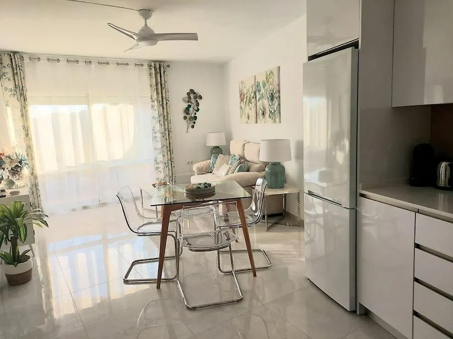 Lux. Frontbeach-Terrace. 5 Pools.Tv. 2 A.C.Netflix Benalmádena Apartamento